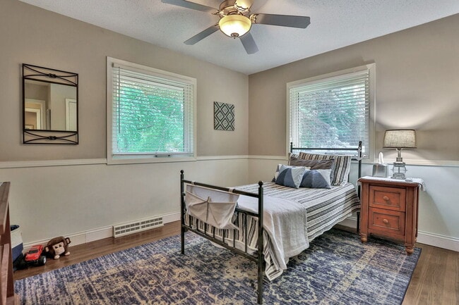 Building Photo - 16624 Elm Dr