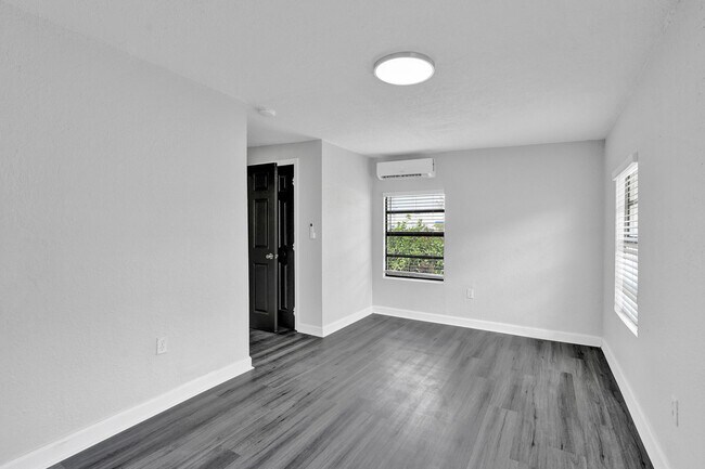 Building Photo - 234 NE 14th Ave