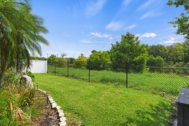 Building Photo - 3 bedroom, 3 bath with flex space  in Wint...