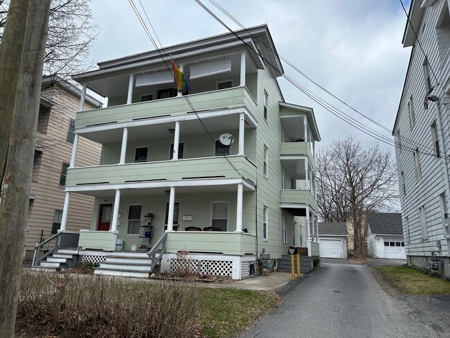 Primary Photo - 88 Woodbine Ave