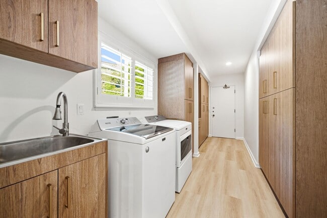 Building Photo - Alto Cedro Estate Lease