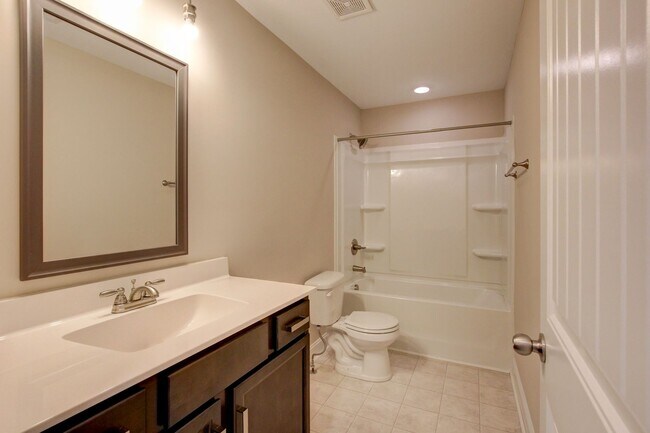 Building Photo - 1107 Eagle's View Dr