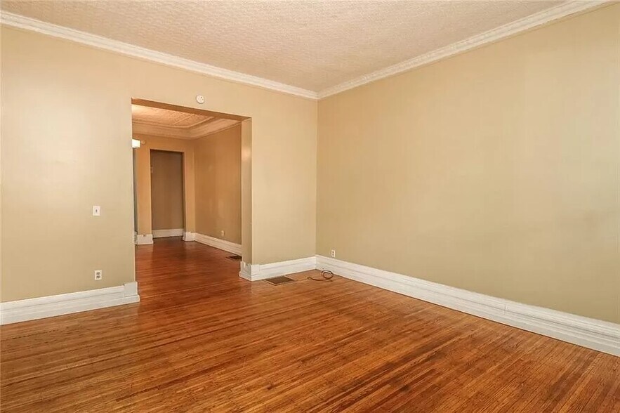 Building Photo - 473 Alexander St