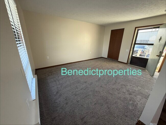 Building Photo - CedarCliff