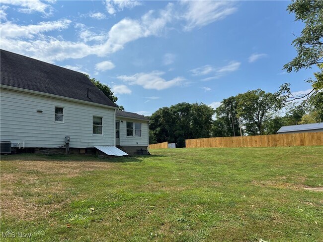 Building Photo - 9281 Pioneer Rd