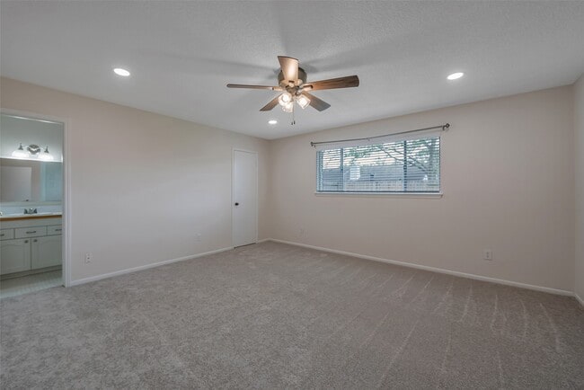 Building Photo - 730 Seamaster Dr