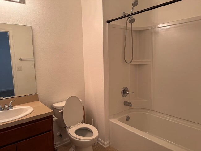 Building Photo - 1002 Wetland Ridge Cir