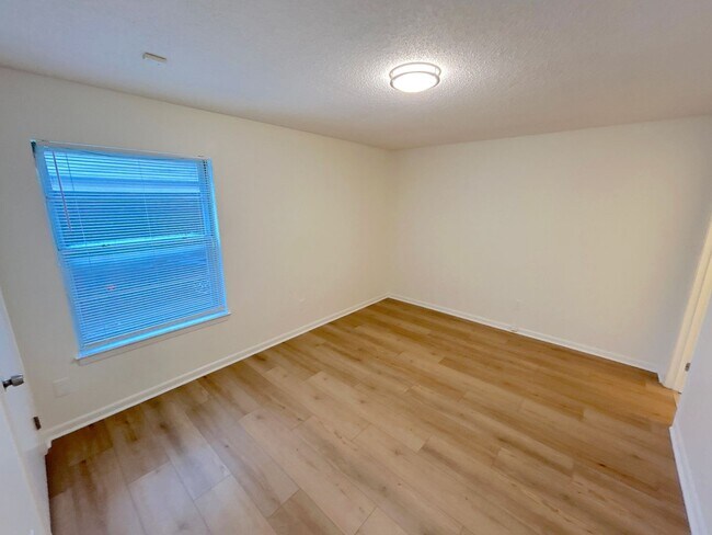 Building Photo - 1885 Dessa Dr