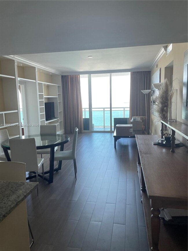 Building Photo - 951 Brickell Ave