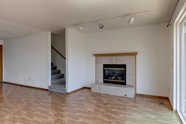 Building Photo - 3 Bedroom 2.5 Bath Waterview Townhome