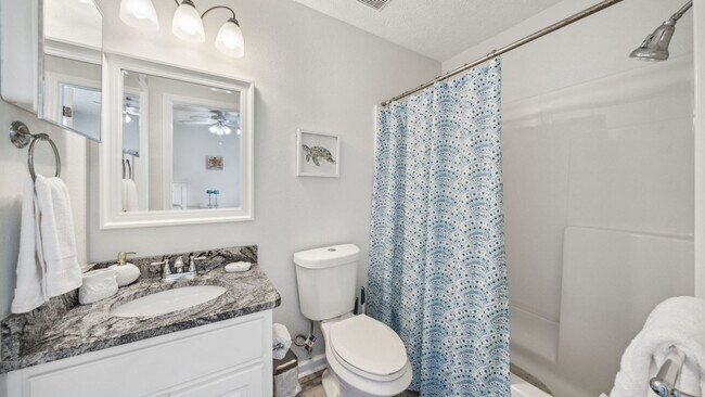 Building Photo - 5726 Beach Dr