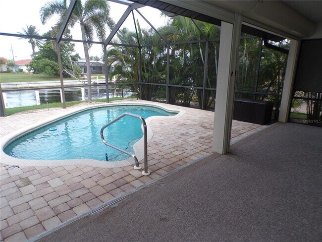 Building Photo - 2310 Palm Tree Dr