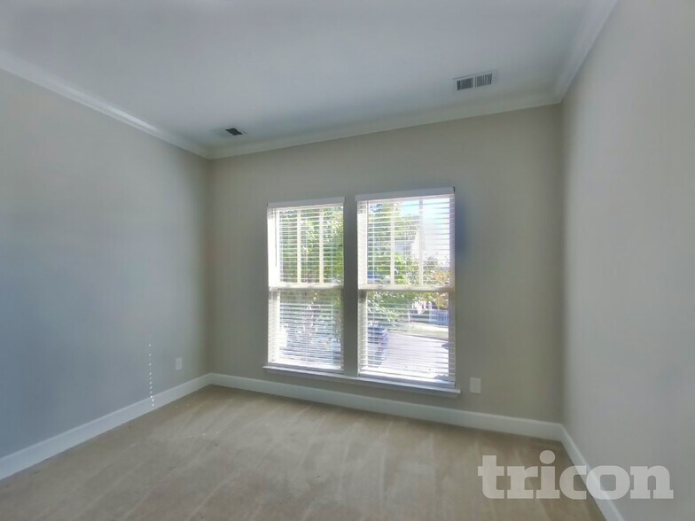 Building Photo - 508 Pleasant St