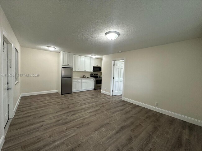 Building Photo - 5901 NE 18th Ave