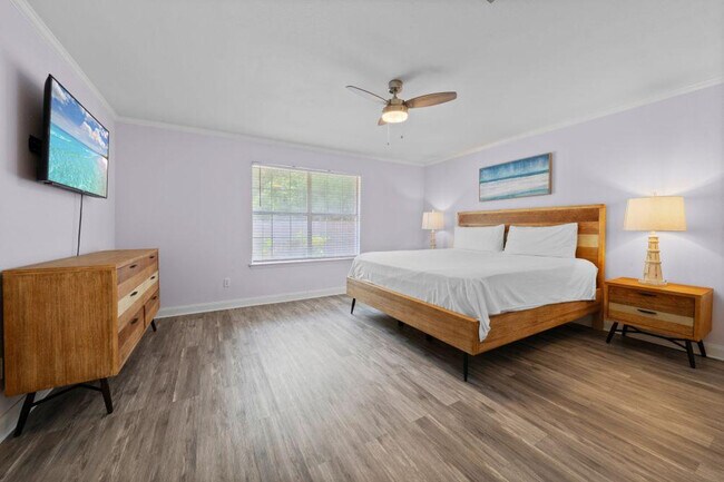 Building Photo - 406 Shorewood Cir