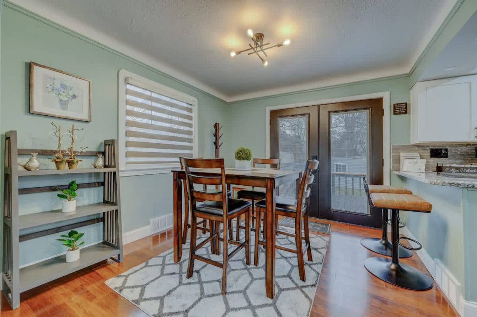 Building Photo - 3855 Grosvenor Rd