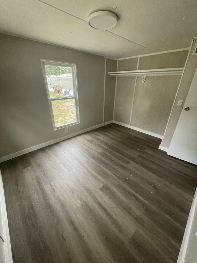 Building Photo - Welcome Home to Silver Lake