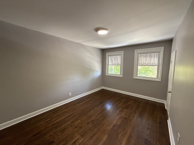 Building Photo - 2 Bedroom Townhome