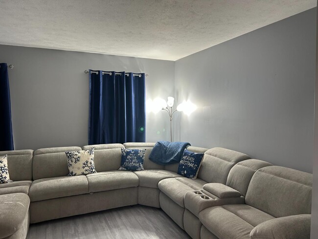 Building Photo - 9221 Westwood Dr