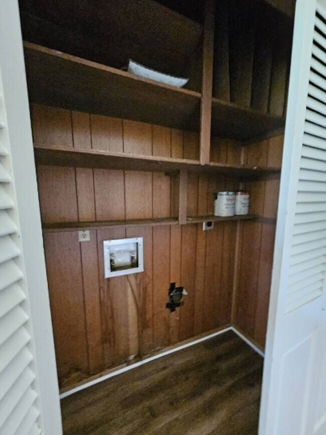 Building Photo - 2307 Holsum Cir