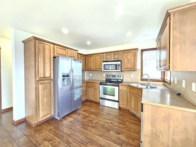 Building Photo - $2,200 -  3 Bed / 2.5 Bath Beautiful Spokane Valley House