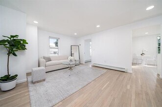 Building Photo - 77 Congress St