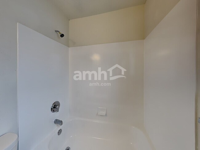 Building Photo - 6093 W Graceland Way