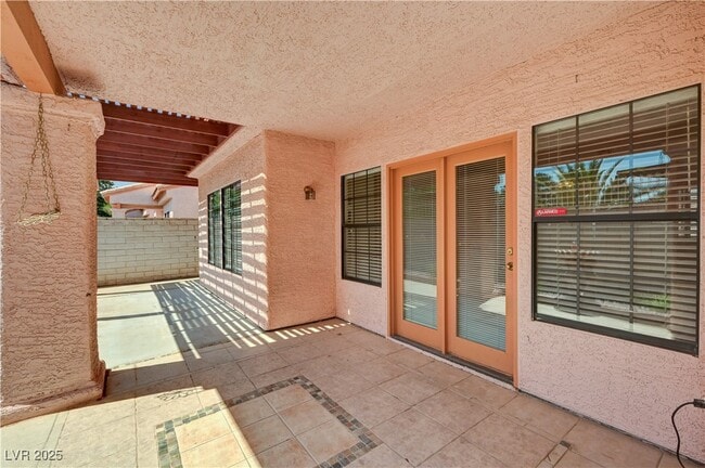 Building Photo - 618 Cervantes Dr