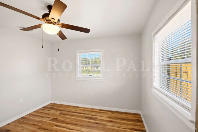 Building Photo - 2/1 Retreat in North Fort Myers: Apartment Life Called. We Didn't Answer.