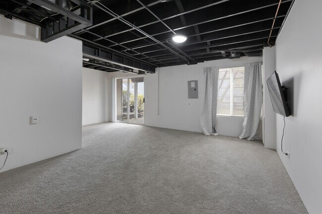 Building Photo - 215 Half Moon Cir