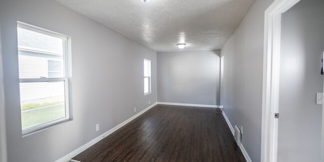 Building Photo - Renovated Home with Detached Garage & Quick Access to the Interstate