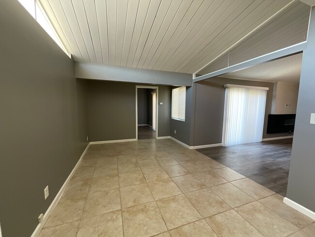 Building Photo - Cul-De-Sac: 4 Bedroom 2 Bath Home,