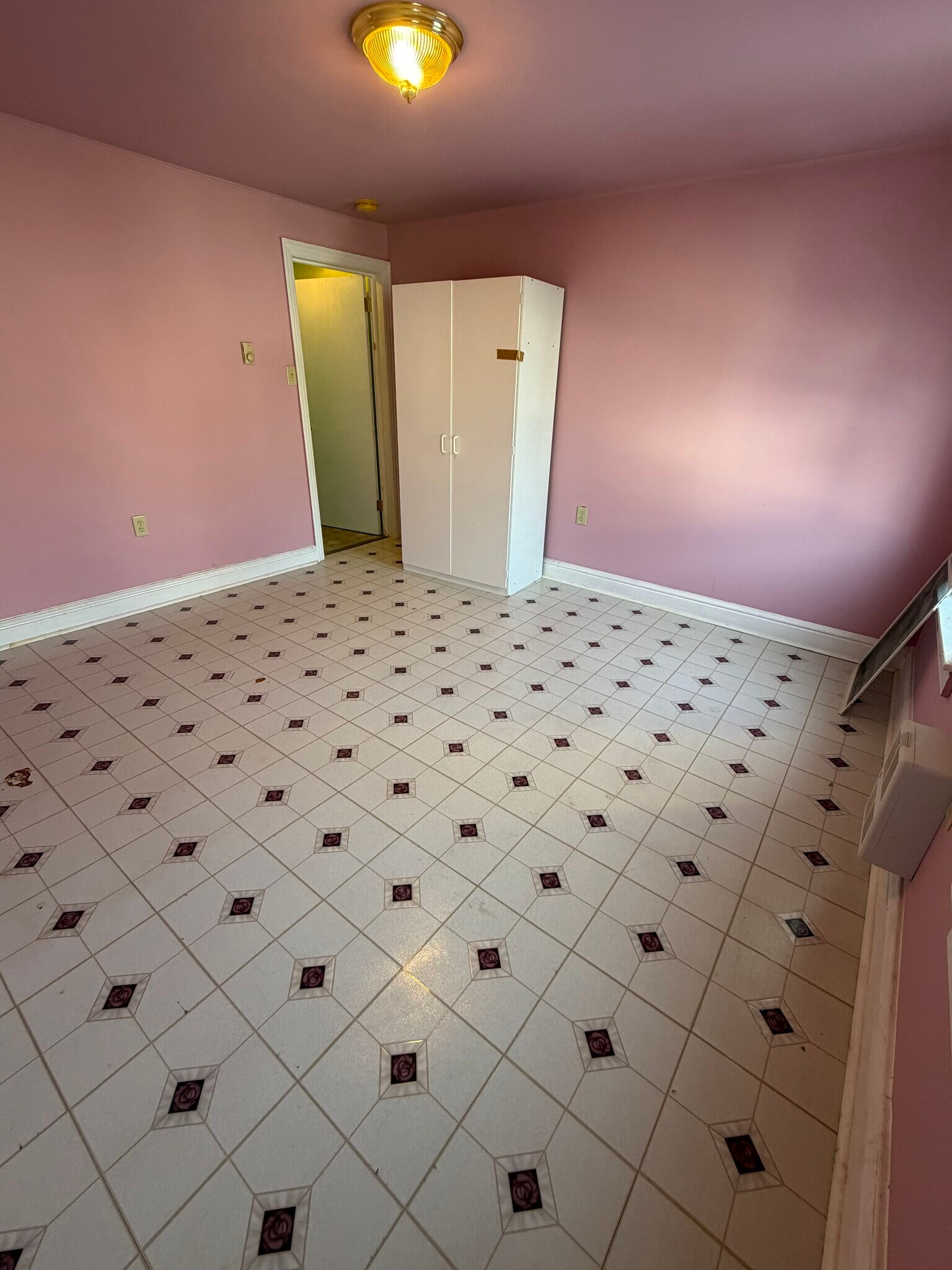 Building Photo - 745 Fairground Ave