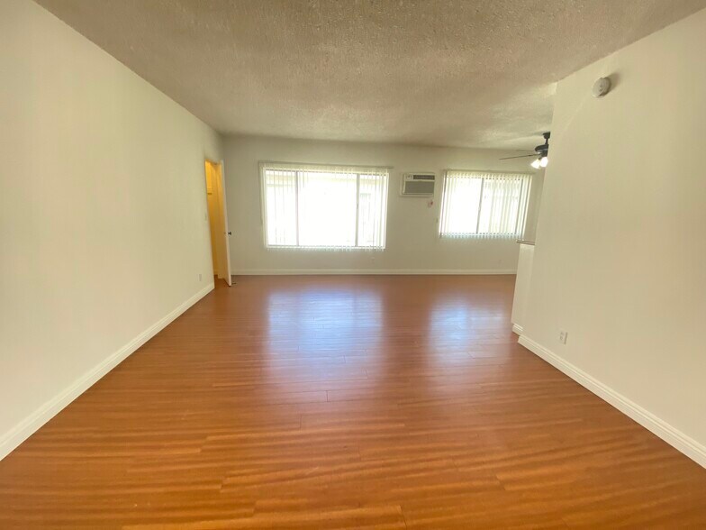 Building Photo - 3755 Mentone Ave
