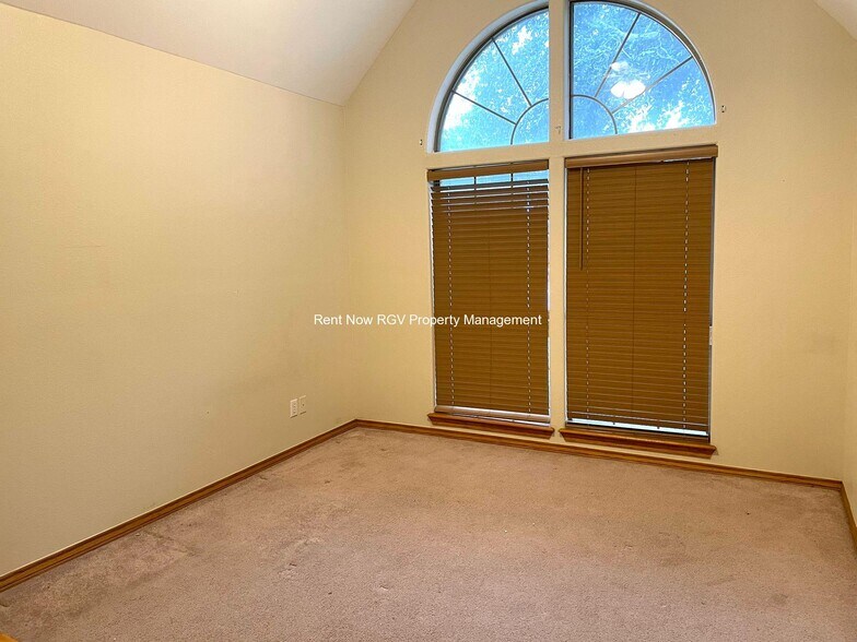 Building Photo - 1109 N 47th St