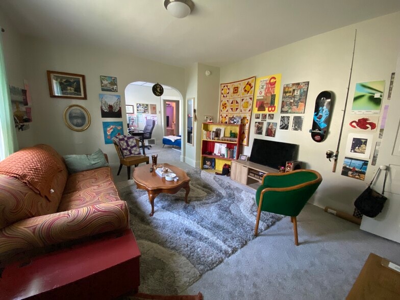 living room - 509 Oak St