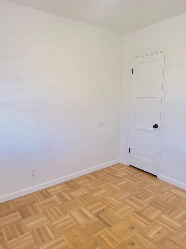 Building Photo - 3-Bedroom Home with Paid Solar & Bonus Outdoor Space in Northridge