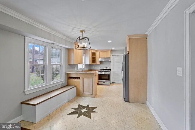 Building Photo - 4116 Majestic Ln