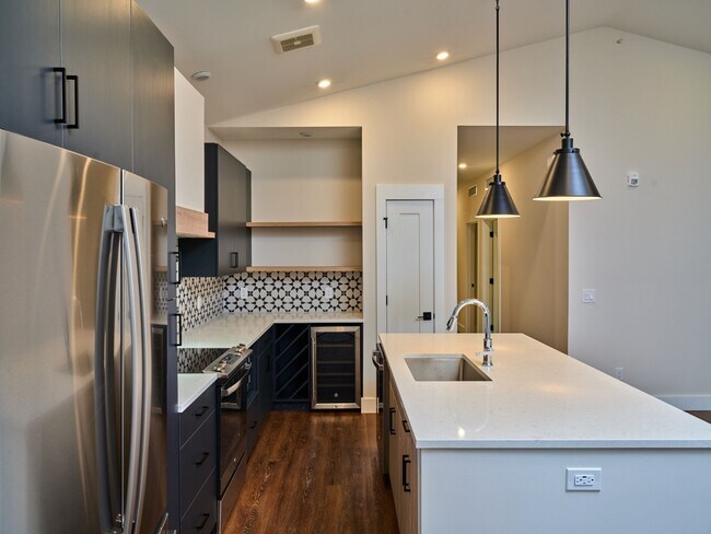 Building Photo - Tributary 50 Unit 209