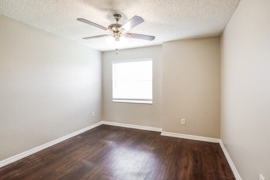 Building Photo - 18221 NW 40th Ct