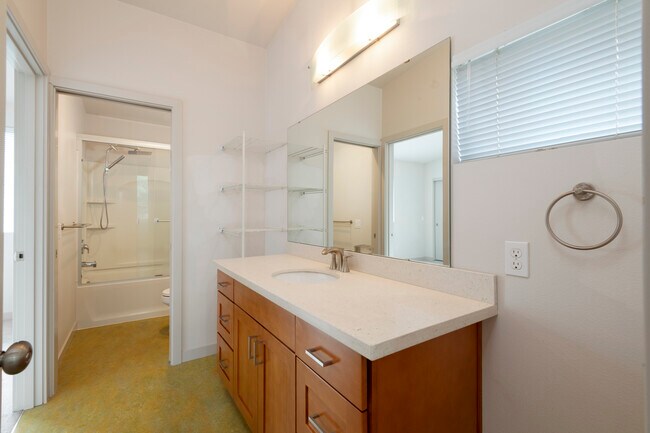 Building Photo - 1151 N 88th St