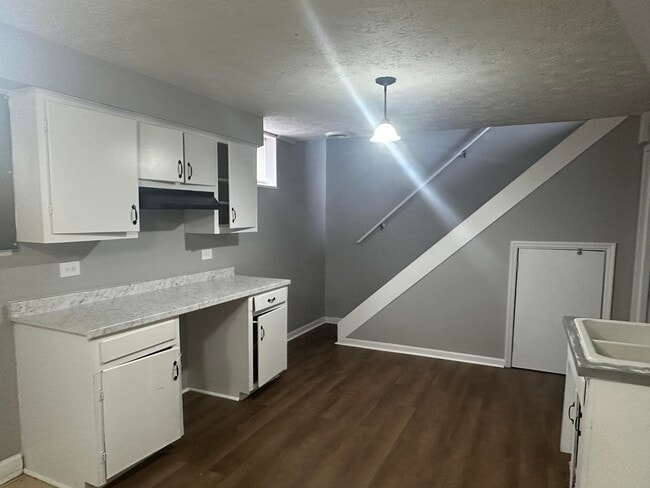 Building Photo - 3369 Holwyn Rd