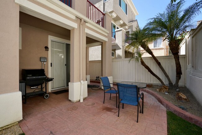 Building Photo - Furnished Rental 3BR/2.5 BA Charming 3 Lev...