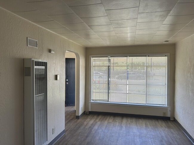 Building Photo - 517 Dawn Dr