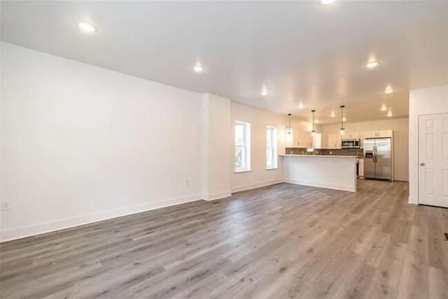 Building Photo - Brand New 4 Bedroom / 3.5 Bathroom Townhom...