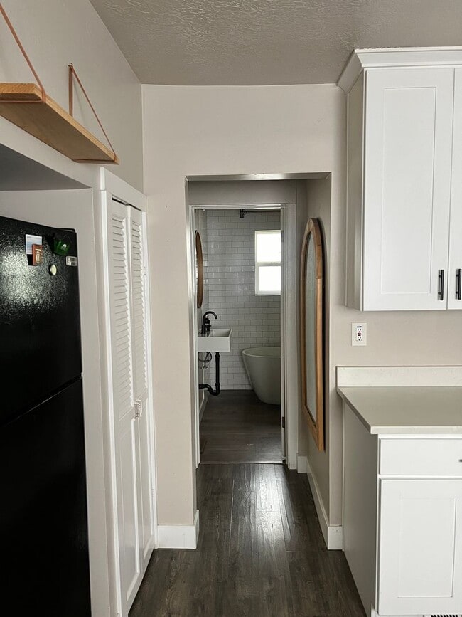 Building Photo - Newly Remodeled House in West Valley for Rent