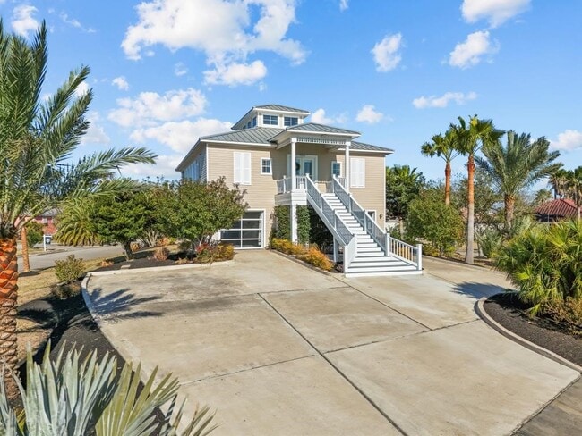 Building Photo - 2727 E Bayshore Dr