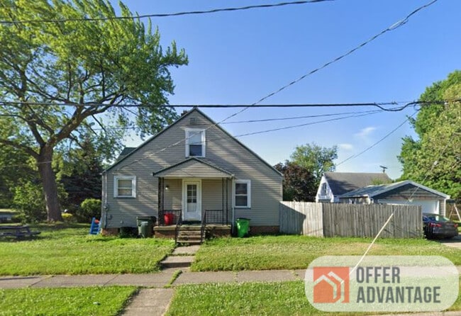 Building Photo - 700 E 250th St