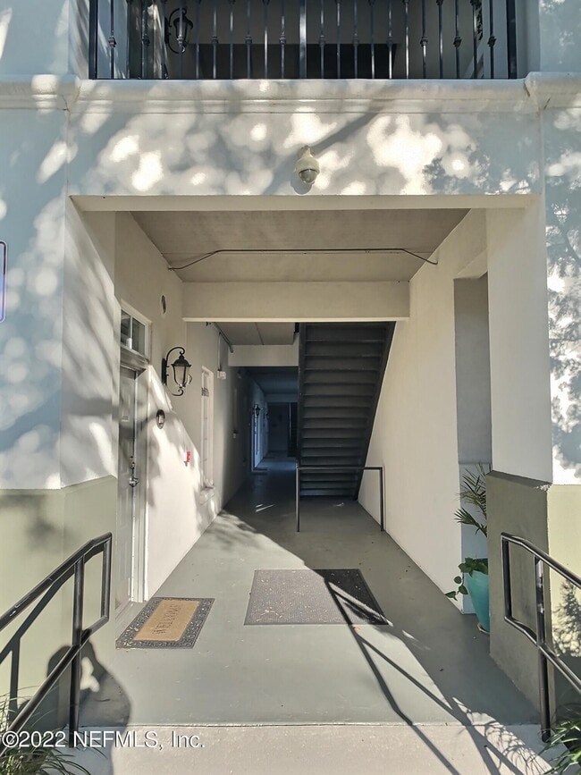 Building Photo - 2064 Herschel St