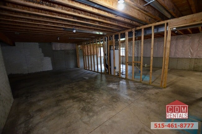 Building Photo - Wonderful DSM Ranch Home